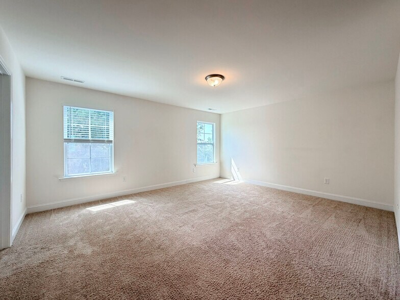Building Photo - 563 Whitley Ridge Dr