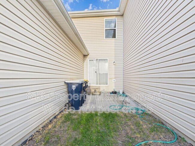 Building Photo - 8164 Drury Ave