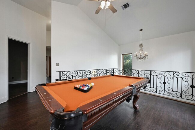 Building Photo - 2829 San Gabriel St
