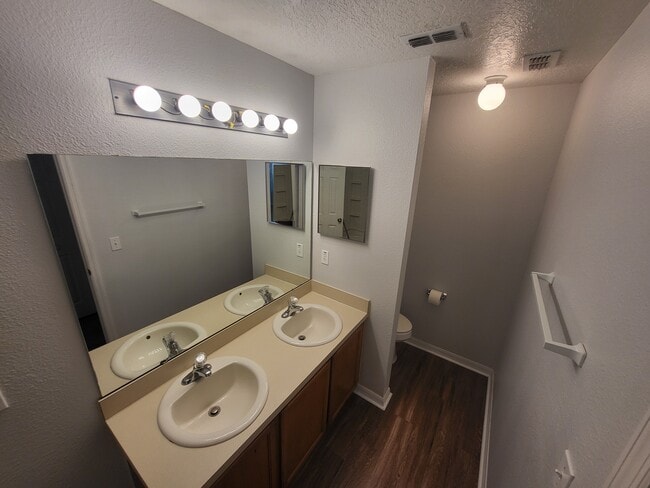 Building Photo - 311 Willowbay Ridge St