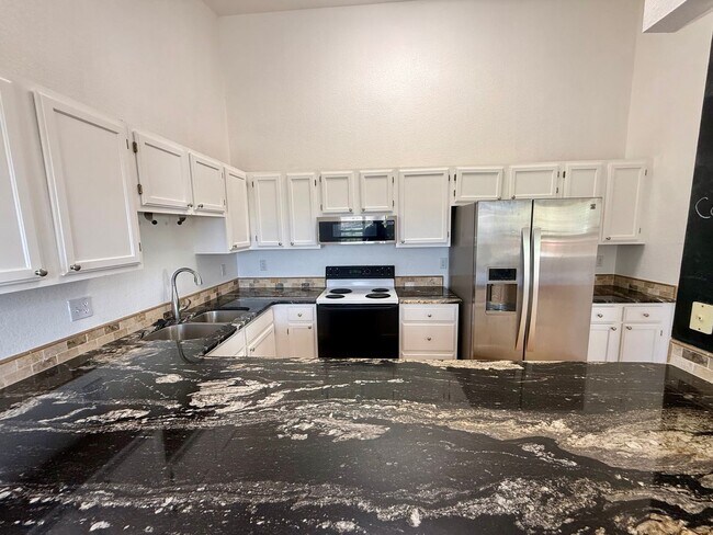 Building Photo - 537 Canyon View Dr
