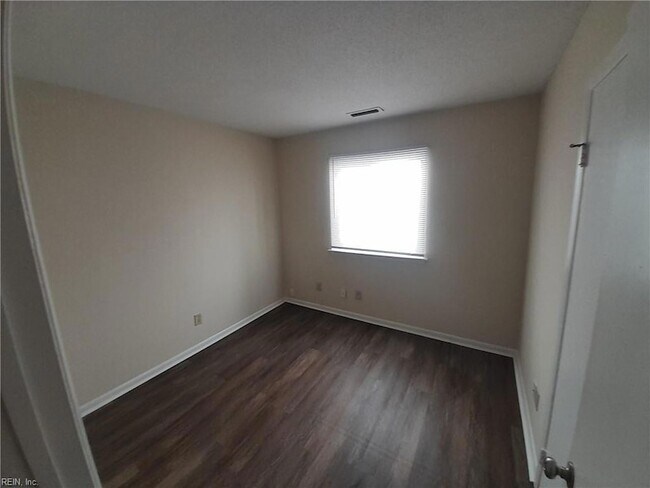 Building Photo - 5719 Earnhardt St