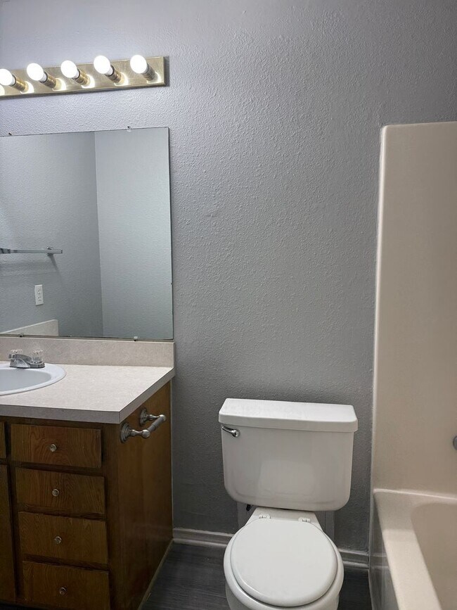 Building Photo - 117 Solon Rd