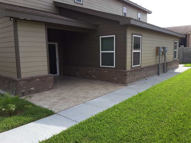 Building Photo - 1000 E Daffodil Ave