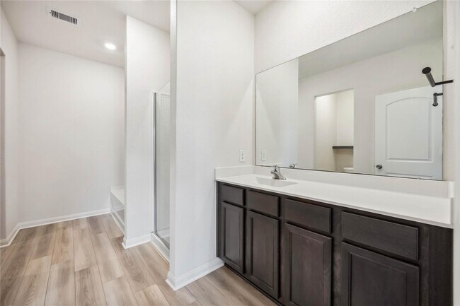 Building Photo - 425 Elaine Vly Dr