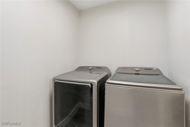 Building Photo - 6070 Lancewood Way