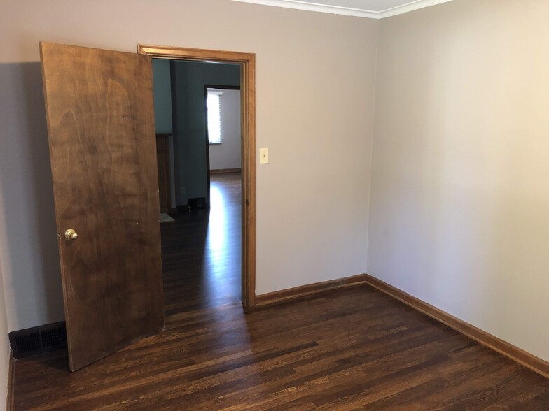 third bedroom or office - 2440 Northwest Blvd