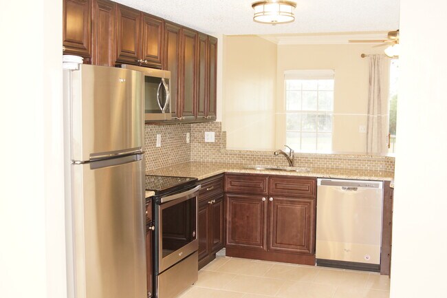 Building Photo - 5500 Bentgrass Dr