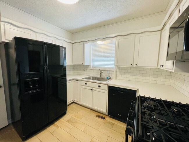 Building Photo - Current remolded home in Union School District