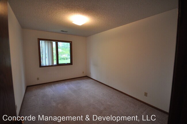 Building Photo - 945 D St