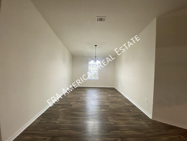 Building Photo - **PRICE REDUCED**