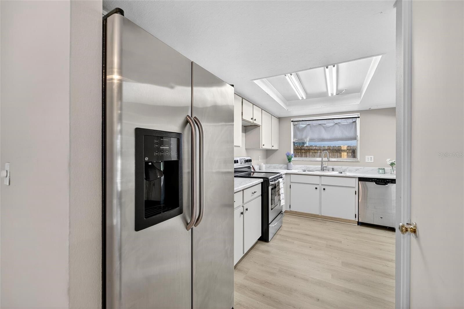 Building Photo - 1712 Village Ct