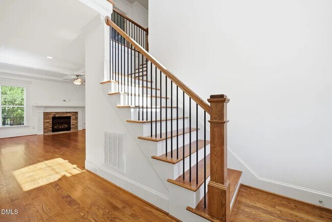 Building Photo - Lease OR Lease to Own