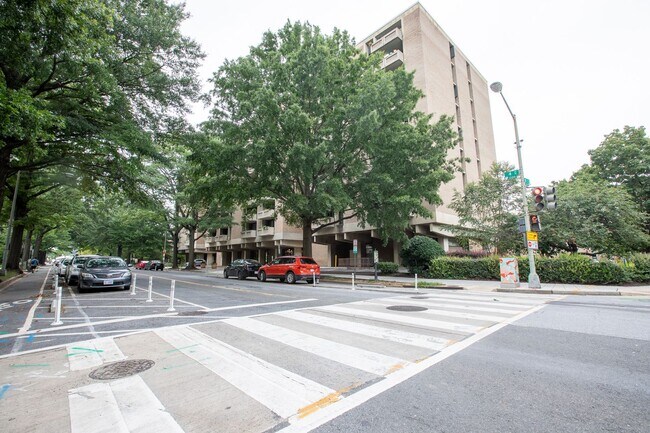 Building Photo - Charming Studio Condo in Southwest Waterfr...