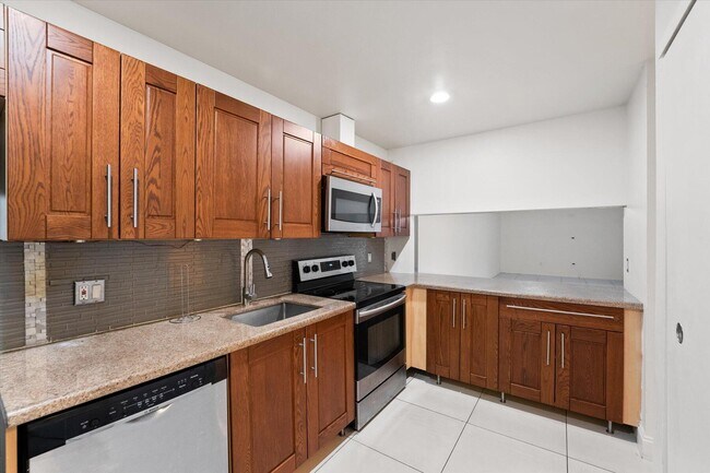 Building Photo - 4749 Holly Lake Dr