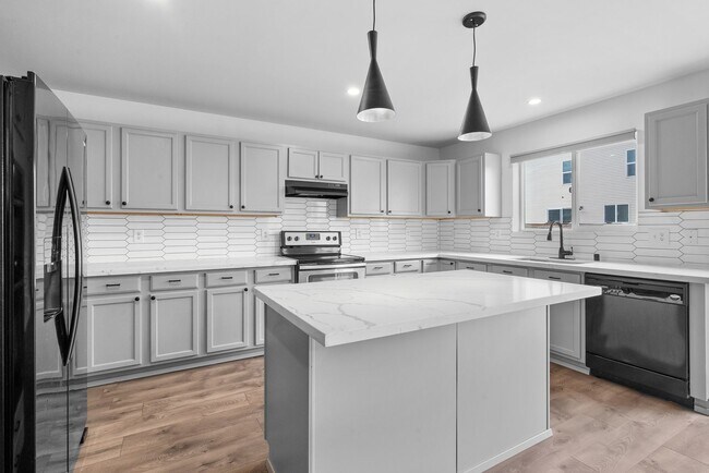 Building Photo - Spacious 5-Bedroom Home in Prime Yelm Loca...