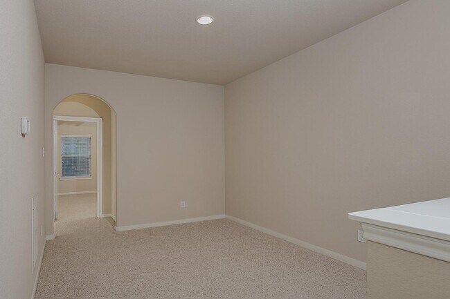 Building Photo - 63 Avenswood Pl