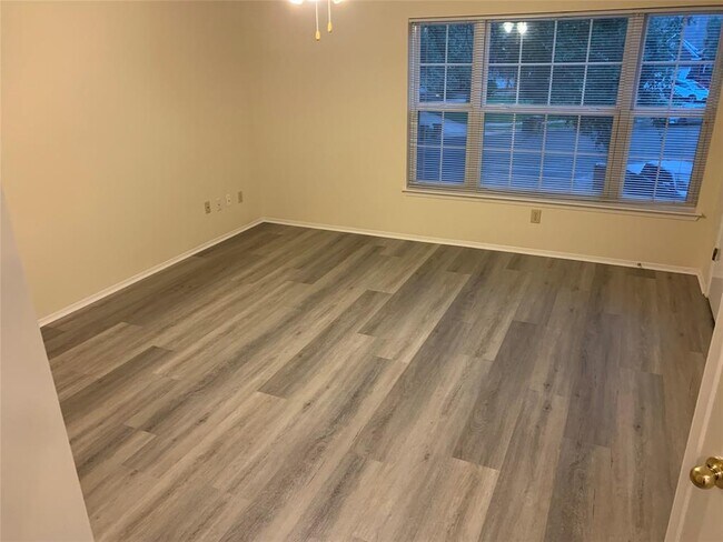 Building Photo - 10911 Grassmere Ct