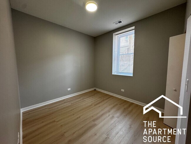 Building Photo - 4007 W School St