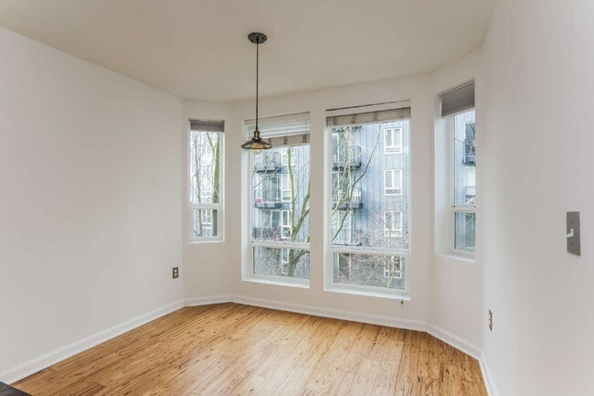 Building Photo - Belltown Condo with Utilities, Parking & Amenities Included