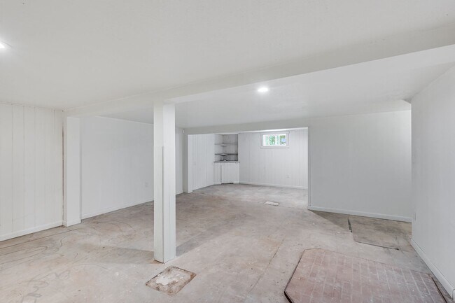 Building Photo - 16631 SE Foster Rd