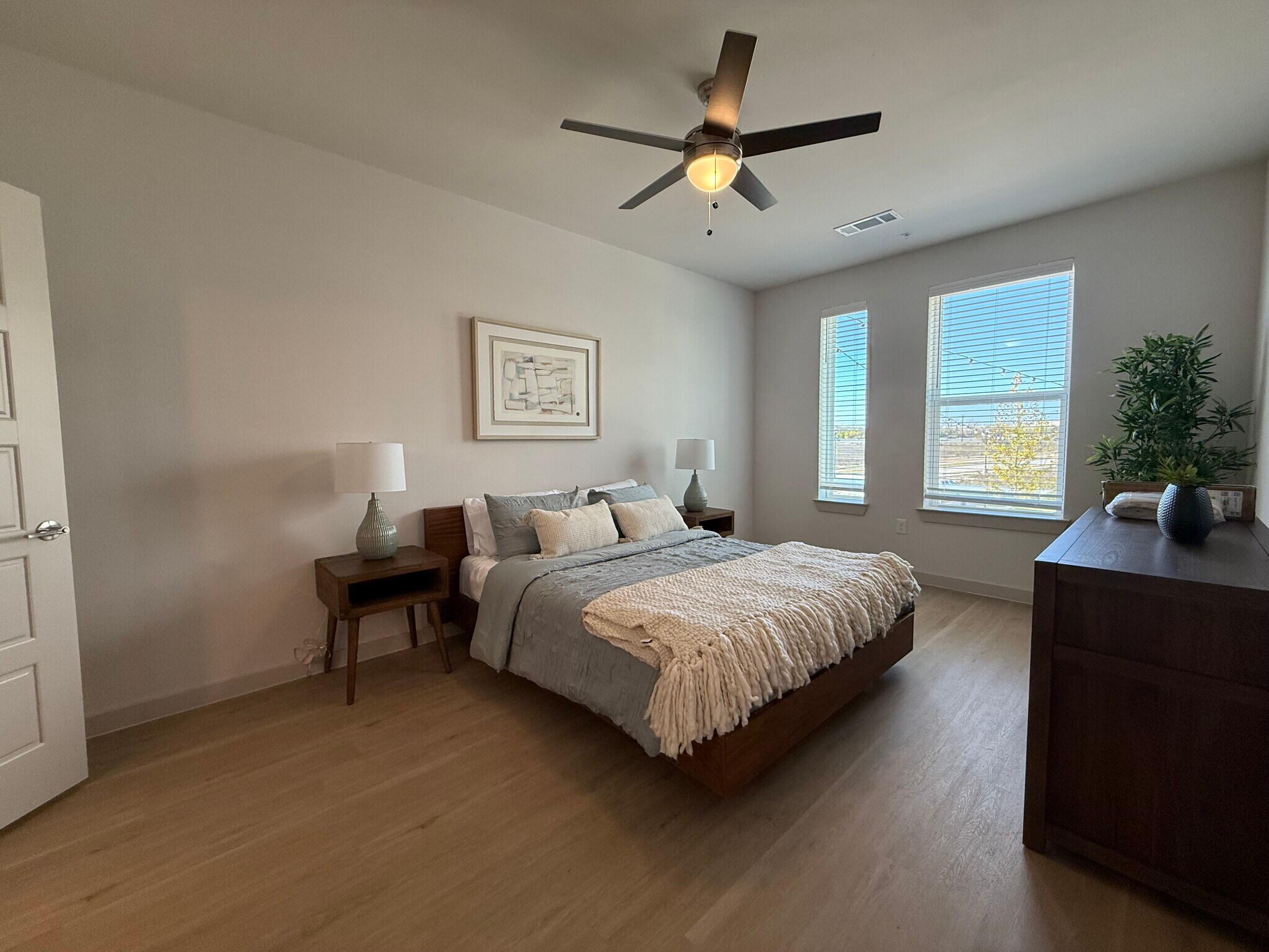 Building Photo - 1102 Treeta Trl