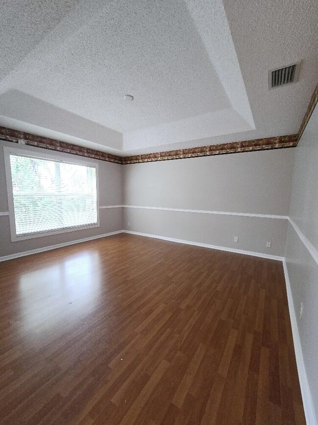 Building Photo - 256 Kensington Way