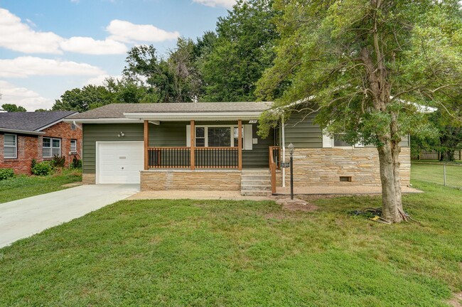 Primary Photo - 530 S Weller Ave