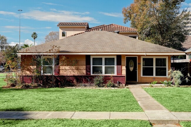 Building Photo - 501 Wilmington Dr