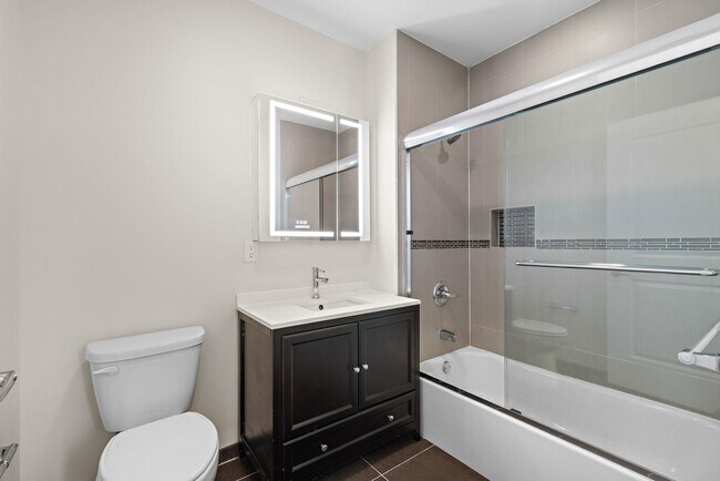 Building Photo - 6200 Hudson Ave