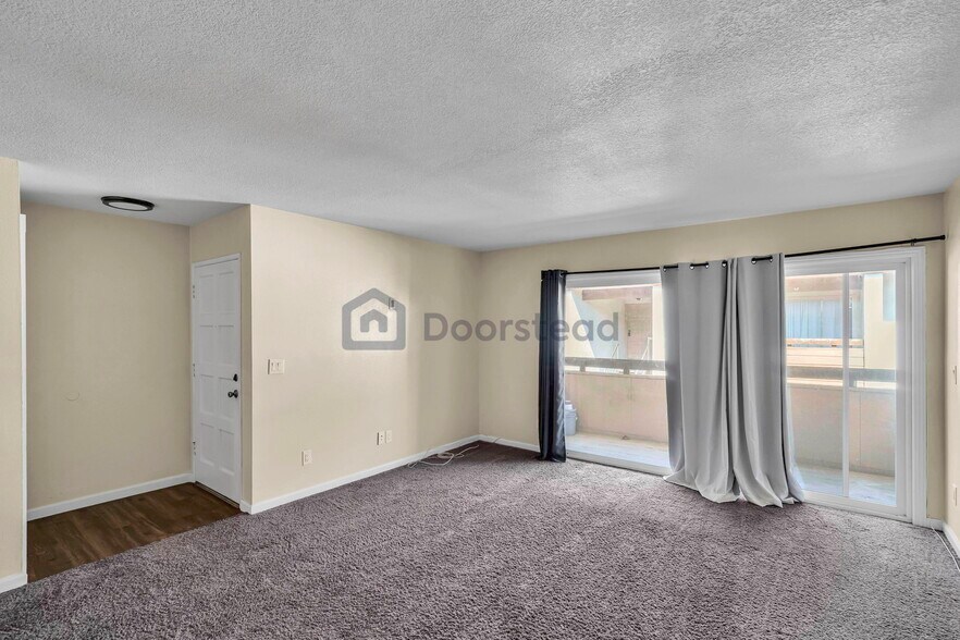 Building Photo - 2521 W Sunflower Ave