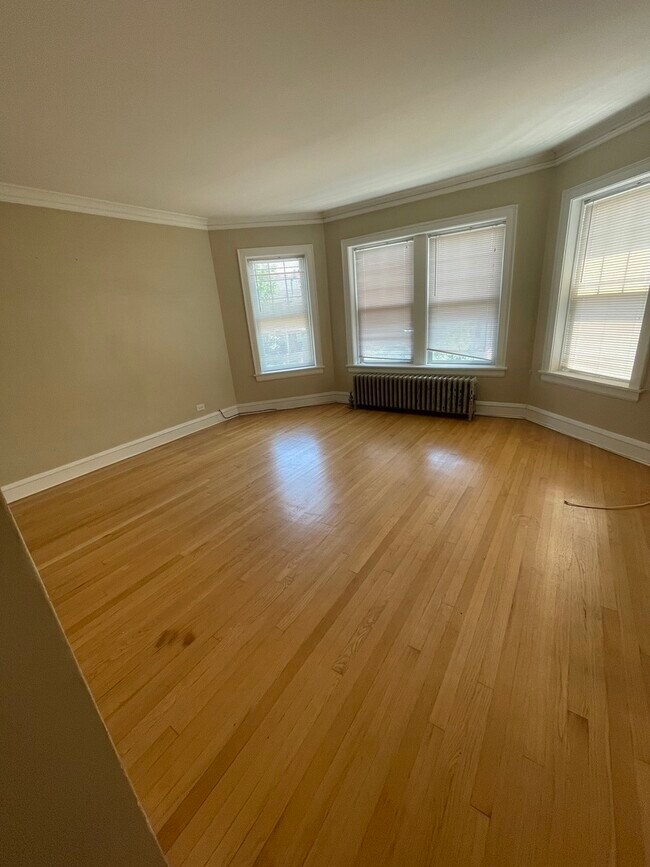 Building Photo - 4048 N Kilbourn Ave