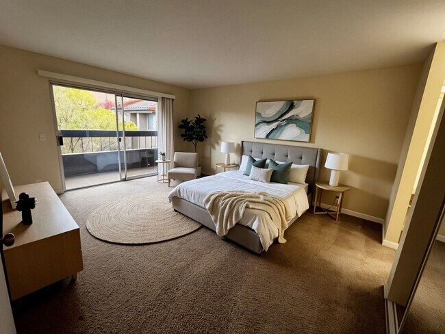 Building Photo - Large Mission Valley Condo