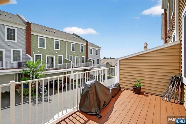 Building Photo - 283 Bradley Dr