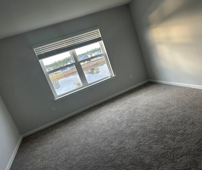Building Photo - 322 Brandon Lks Dr