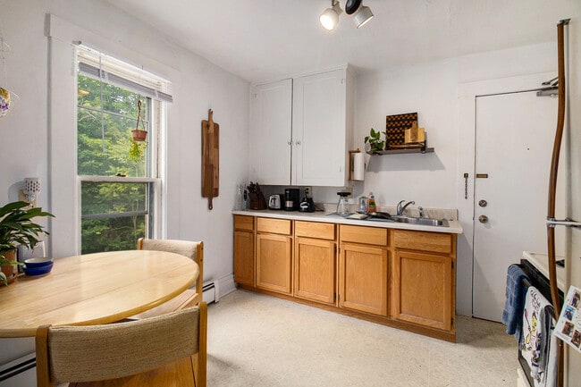 Building Photo - 407 N Ashley St