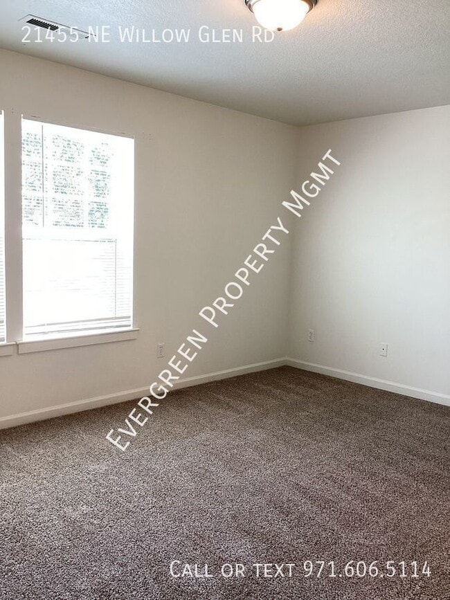 Building Photo - Beautifully remodeled 3-bedroom, 2.5-bathr...