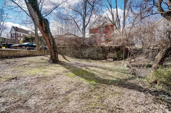 Building Photo - Updated 3 Bed 1 Bath in Price Hill!