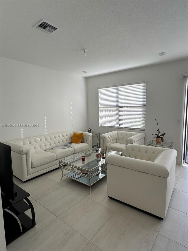 Building Photo - 141 NE 13th St