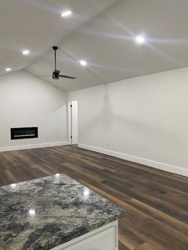 Building Photo - Remodel, large lot