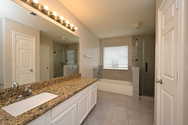 Building Photo - 6127 Yorkglen Manor Ln