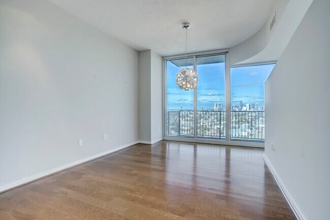 Building Photo - 5925 Almeda Rd