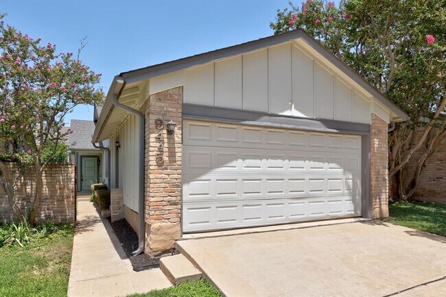 Building Photo - 9445 Singing Quail Dr