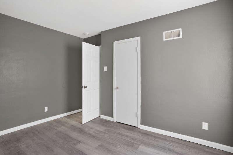 Building Photo - 5000 Plover Ave