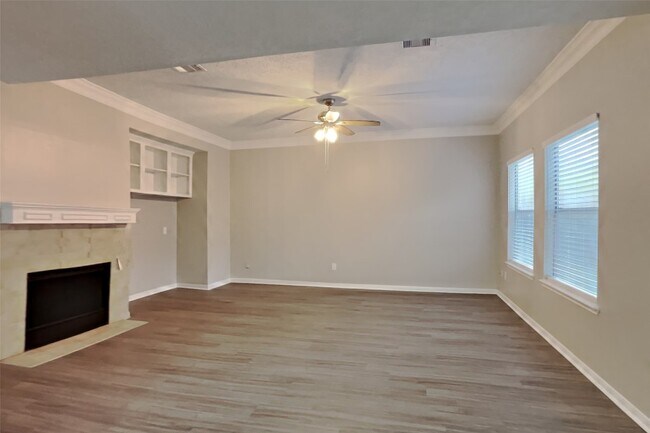 Building Photo - 20402 Avery Point Dr