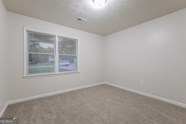 Building Photo - 70 Millcrest Dr