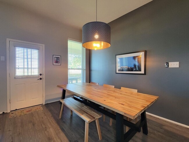 Building Photo - Welcome home to this charming 4-bedroom, 3-bathroom brick house in the desirable Stone Gate commu...