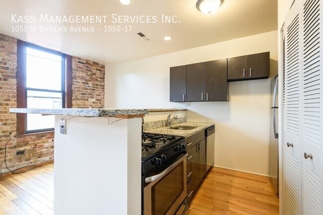 Building Photo - 1050 W Dickens Ave