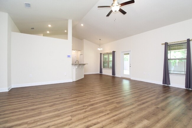 Building Photo - Ventura Estates Rental – 4 Bedrooms, 2 Bat...