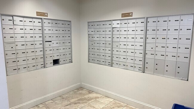 Building Photo - 1 Cityview Ln